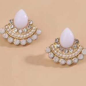 NWT Vintage Pearl Earrings